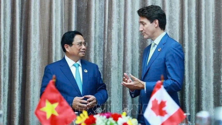 Vietnamese Prime Minister meets with Canadian counterpart in Vientiane